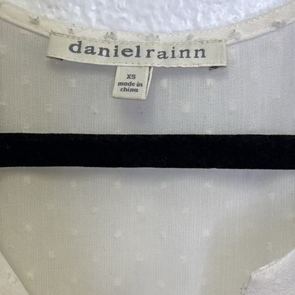 Daniel Rainn Cream V-Neck Blouse - Picture 4 of 9